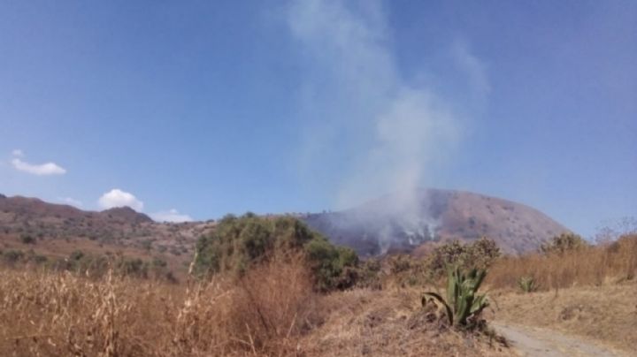 Llamas en el Volcán de Guadalupe en Tláhuac: autoridades socavan incendio