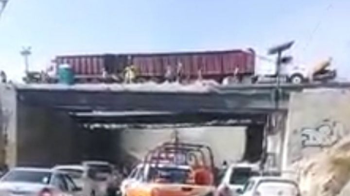 Edomex: colapsa parte de puente vehicular en autopista México-Pachuca