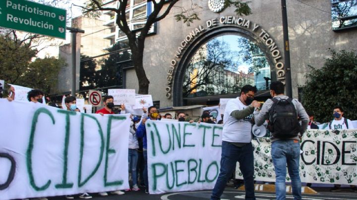 Reglamento Conacyt: cancela becas por protestas y embarazo