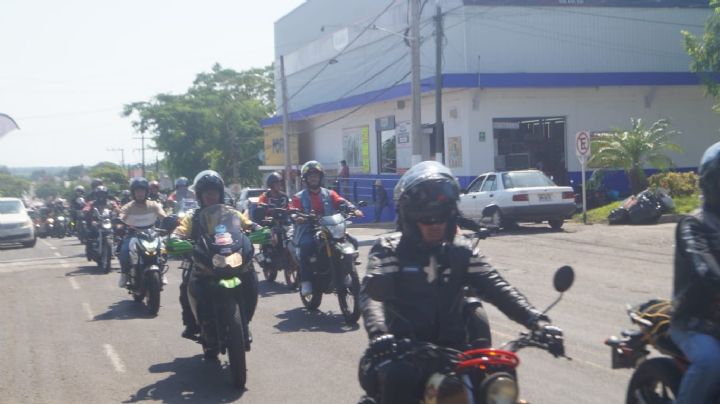 Motociclistas Unidos de Veracruz: "Alguien te espera en casa" realizan campaña de concientización