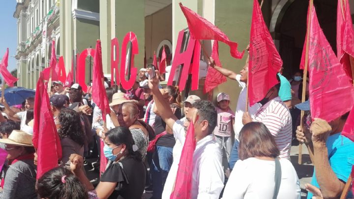 Antorchistas marchan para exigir obras y servicios de drenaje, bacheo y más