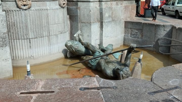 Caso "Fuente de Neptuno": Alcalde reprueba actos vandálicos que derribaron la famosa escultura