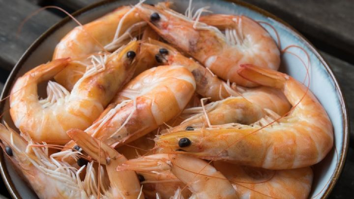 ¿Qué es la línea negra que tienen los camarones, es peligrosa?