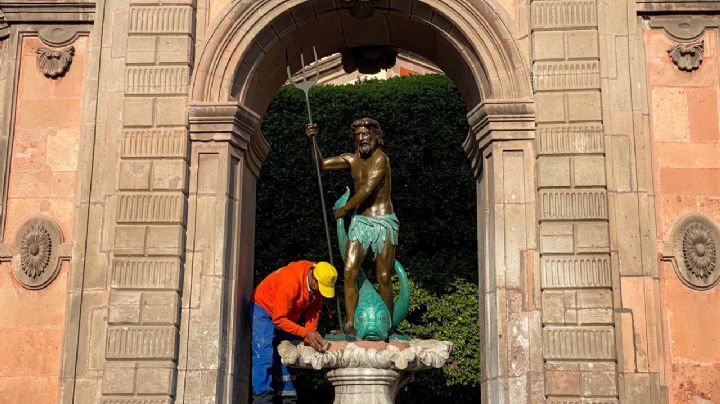 De nuevo en pie la Fuente de Neptuno: Restauran estatua de bronce, vandalizada en centro histórico