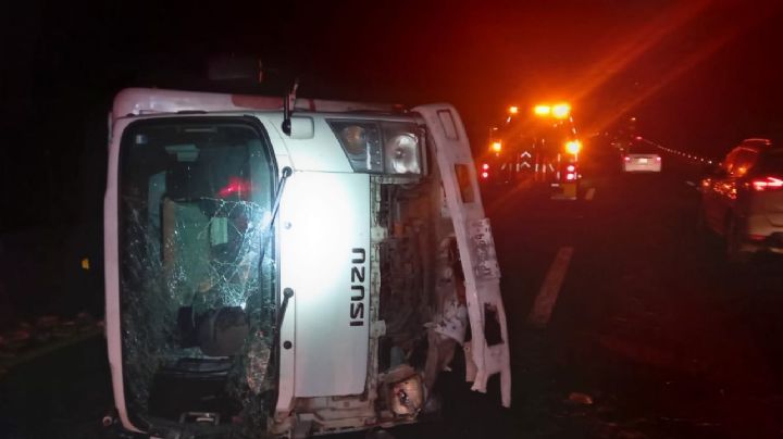 Otro accidente vial en Veracruz: volcadura de camioneta deja a un mujer lesionada