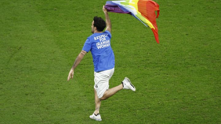 Qatar 2022 (Video): Aficionado invade cancha en el Portugal vs Uruguay con bandera LGBT; es el primero que se atreve