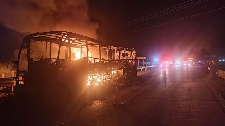 (VIDEO) Arde en llamas autobús en la Autopista a Laredo