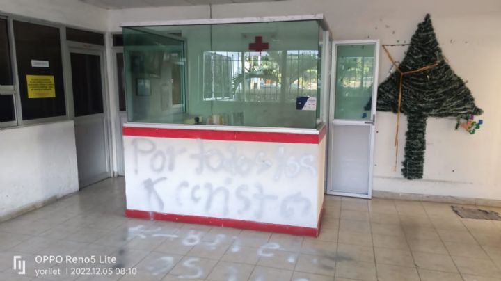 (FOTOS) Vandalizan y 'pintan' amenazas en la Cruz Roja Mexicana de Cardel-Úrsulo Galván