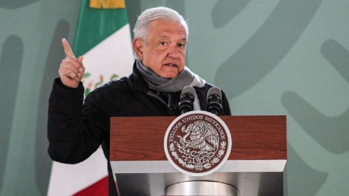 AMLO aborda avión de la Fuerza Aérea en Ciudad Juárez (VIDEO)