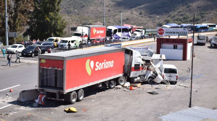 Normalistas y Guardia se enfrentan en Guerrero: lanzan tráiler contra caseta