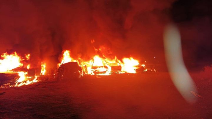 Incendio consume ¡1,000 autos! en corralón de Nuevo León