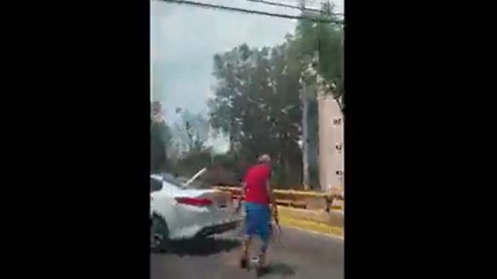 (VIDEO) Así atacó un hombre con un palo a una familia en Churubusco; ya fue detenido