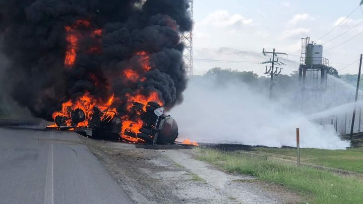 Incendio en Veracruz: explota pipa de Pemex frente a planta de bombeo; no hay lesionados