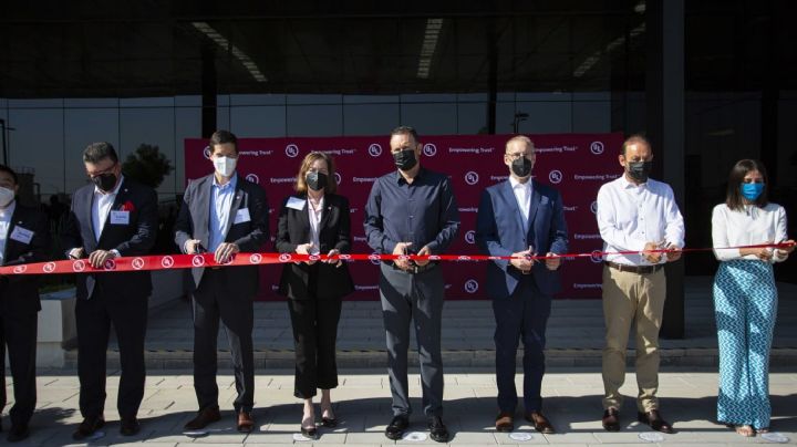 Inaugura Gobernador primer laboratorio de UL en México