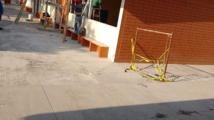 Inició el derrumbe del salón en el jardín de niños Rosaura Zapata que ponía en riesgo a 80 alumnos