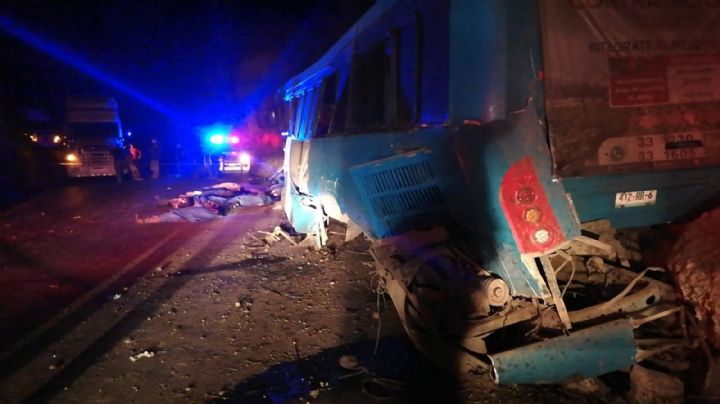 Accidente carretero en Jalisco deja 14 muertos