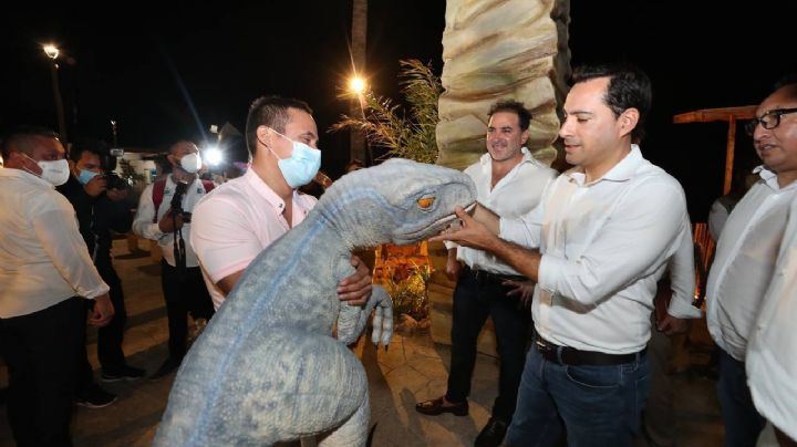 (FOTOS) ¡Regresan de la extinción! Gobernador da bienvenida a dinosaurios en Yucatán