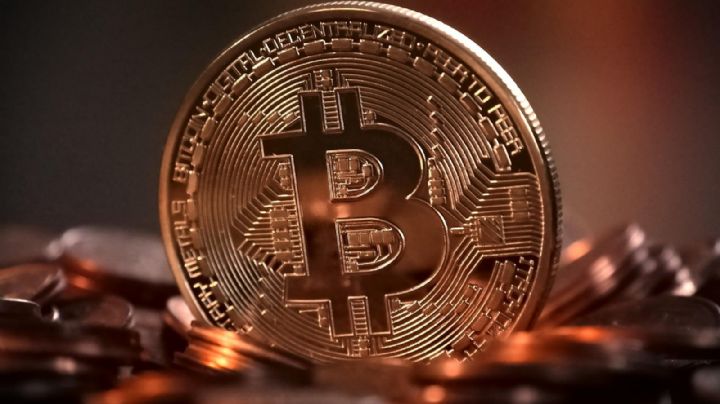 Lunes 'negro' para el bitcoin: se desploma a peor nivel en 18 meses