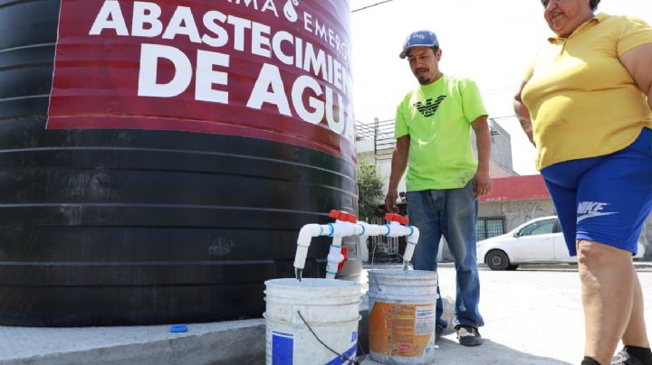 Desabasto de agua en NL: se instalan tinacos colectivos y movilizan pipas