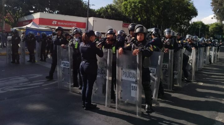 Megabloqueo en CDMX: Con escudos y grúas, policías retiran a transportistas