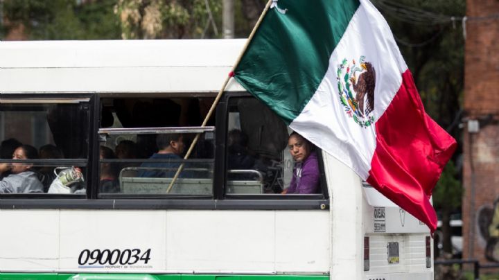 Transportistas reciben 'lanita' por gasolina y unidades, revira Gobierno