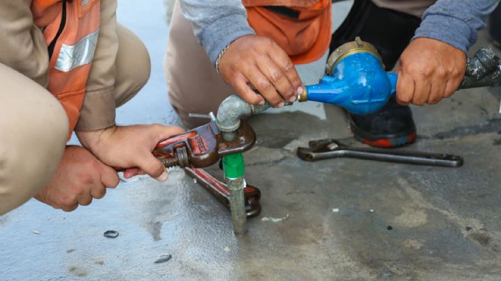 Crisis de agua en NL: instalan reductores a usuarios de alto consumo