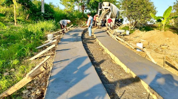 Inicia modernidad para Chontla; construyen mejores accesos para sus habitantes