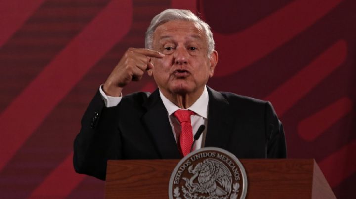 Piloto que acusó 'cráter' en AICM es conservador: AMLO