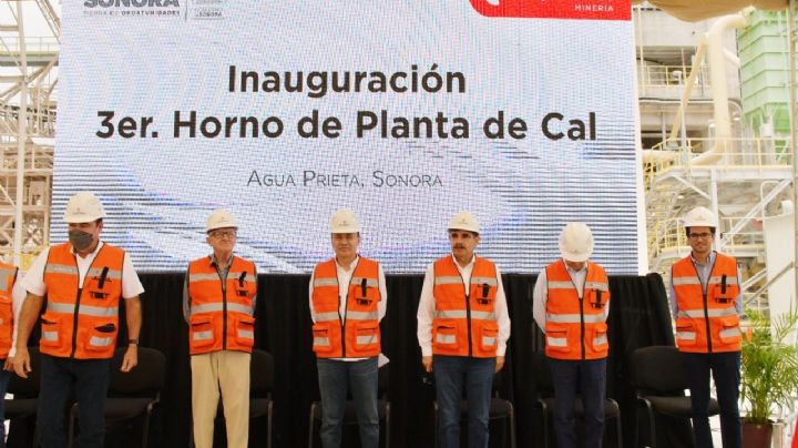 Inaugura gobernador Alfonso Durazo tercer horno en planta de cal en Agua Prieta