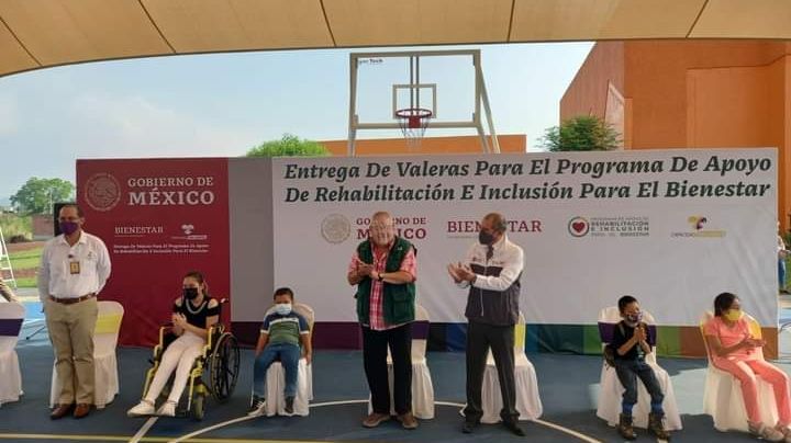 Bienestar entrega valeras para el apoyo de rehabilitación e Inclusión