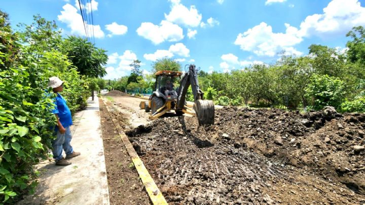 Continúan la obras públicas para las comunidades de Tihuatlán