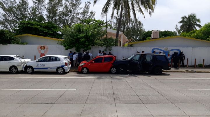 Conductor en estado de ebriedad provoca carambola de vehículos