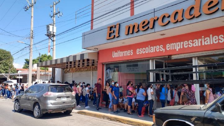 Inicio Clases 2022-2023: Reportan largas filas en tiendas de uniformes escolares