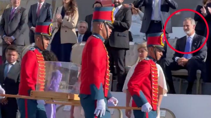 ‘Tunden’ al rey Felipe VI por no levantarse ante la espada de Bolívar en Colombia