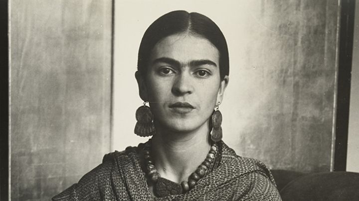 El Museo de la Moda de París celebra a Frida Kahlo y la aleja de los clichés