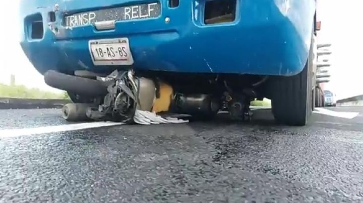 Tragedia en Veracruz: Tracto camión embiste a familia en motocicleta, chófer se da a la fuga