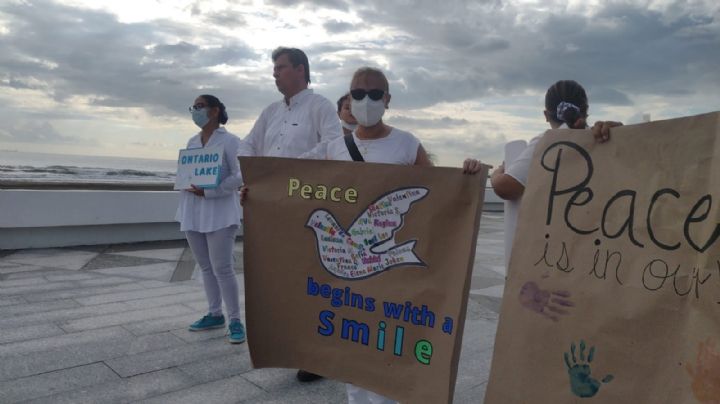 Movimiento por la Paz: Docentes del colegio Keystone Riviera Veracruzana marchan contra la violencia