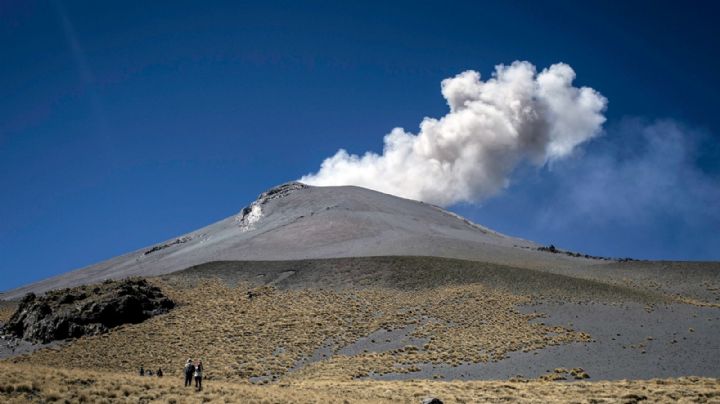 Don Goyo anda 'nervioso': volcán hace exhalación... y caerá ceniza en Puebla y Morelos