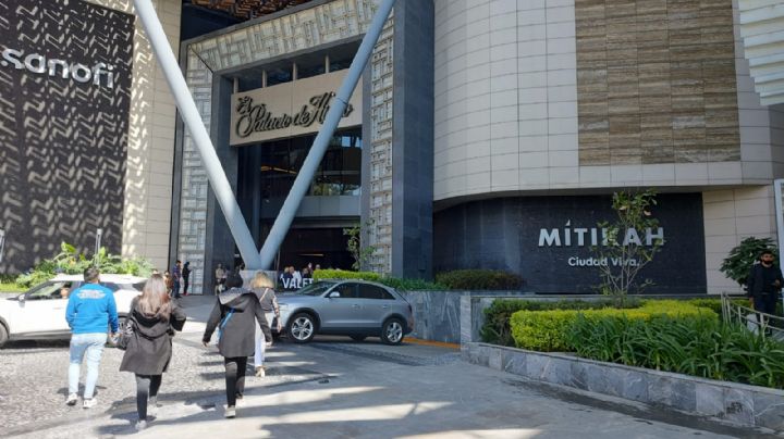 (VIDEOS) Torre Mítikah: Chilangos 'se amontonan' en inauguración de centro comercial