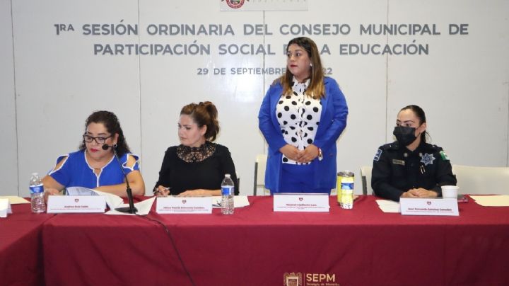 Nombran a Quiñonez Lara presidenta del consejo municipal de participación social en la educación