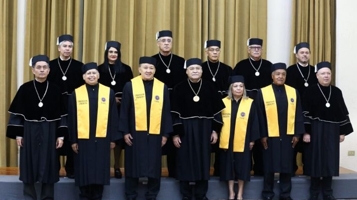 Reconocen a maestros y alumnos de la UANL por su desempeño académico