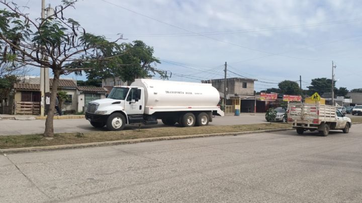 Trailers invaden sectores de banqueta en Altamira y ponen en peligro a niños y adultos