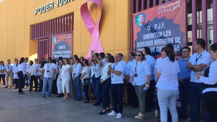 Trabajadores en BCS protestan contra extinción de fideicomisos; temen afectaciones a su salario