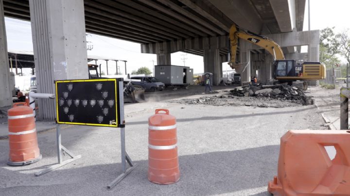 Cierran lateral de Libramiento Noroeste por obras en Escobedo NL