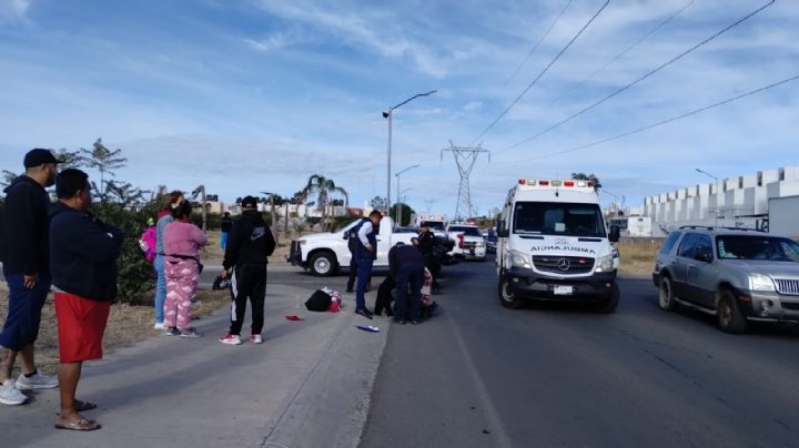 Motociclista atropella a padre e hija en bulevar Peña Flor; ambos se encuentran graves