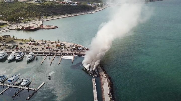 (VIDEO) Otro desastre ambiental en La Paz: se incendian cinco embarcaciones en Marina Palmira