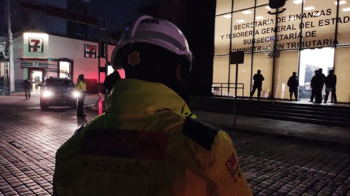 Amenaza de bomba provoca desalojo en edificio de Tesorería en NL