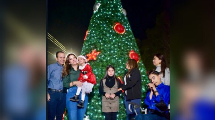 Encabeza Toño Astiazarán encendido de árbol de Navidad en poblado Miguel Alemán