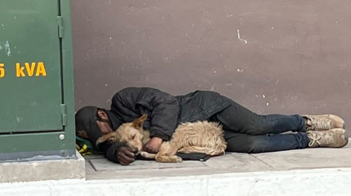 Policía Municipal resguarda a joven indigente captado protegiendo a su perro