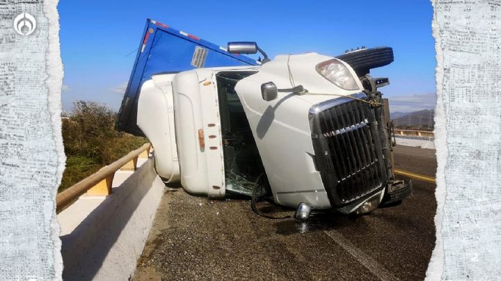 (FOTOS) Frente Frío 33 causa volcaduras de tráileres por fuentes vientos